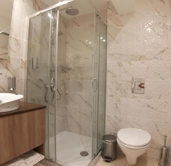 Camera Standard, Tuck Inn