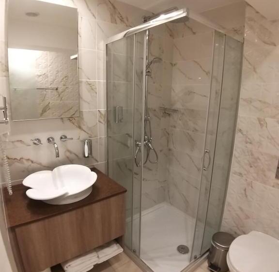 חדר סטנדרט, Tuck Inn