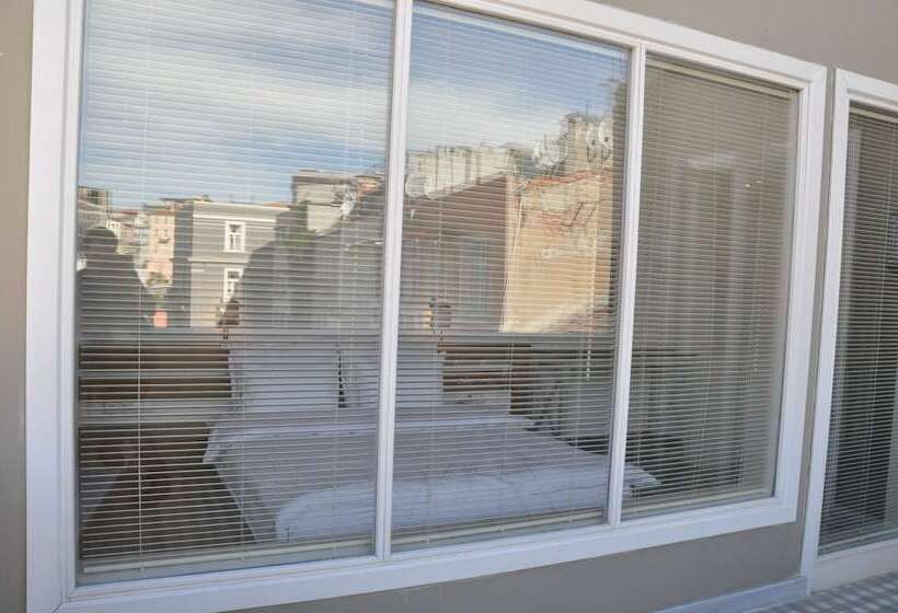 Penthouse Room, Ada Homes