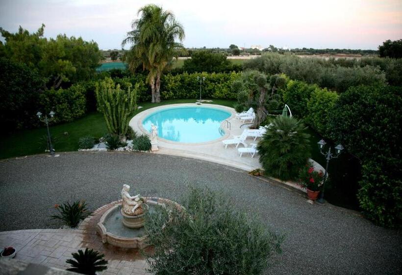 جناح جونيور مطلّ علي حمام السباحة, Villa Tonia