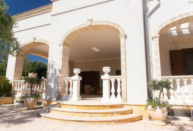 جناح جونيور مطلّ علي حمام السباحة, Villa Tonia