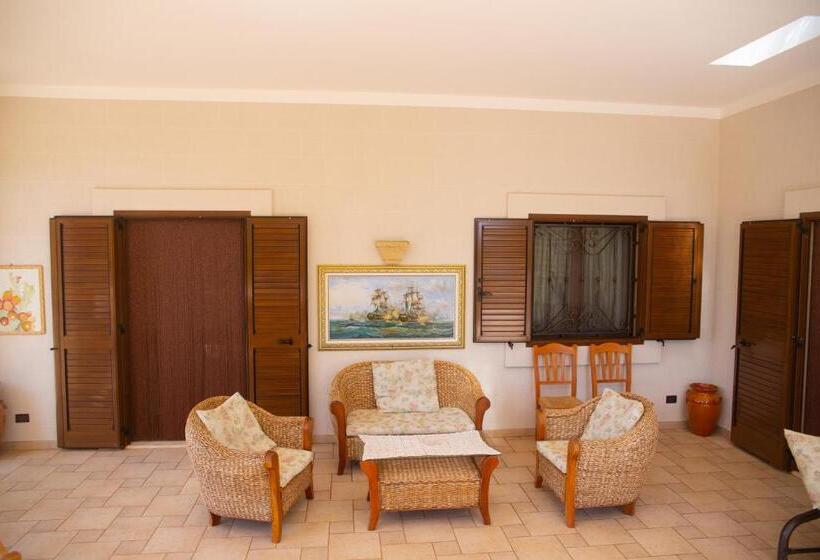 سوییت جونیور با چشم‌انداز استخر, Villa Tonia