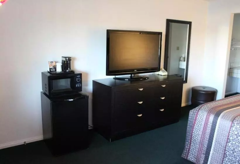 اتاق لوکس, Cougar Land Motel