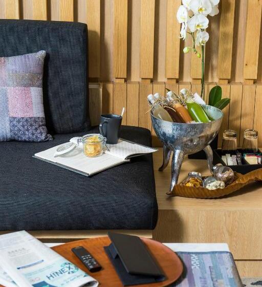 جناح, Alila Solo