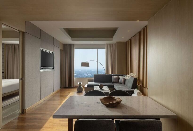 جناح, Alila Solo