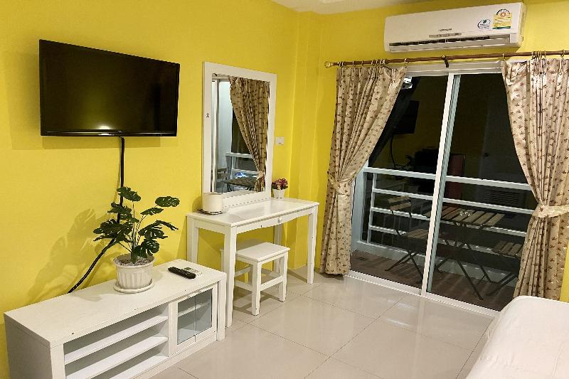 غرفة قياسية مزوَّدة بشُرفة, Be Rich