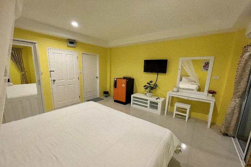 غرفة قياسية مزوَّدة بشُرفة, Be Rich