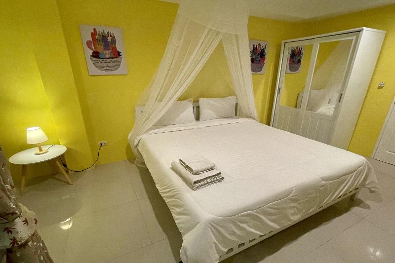 غرفة قياسية مزوَّدة بشُرفة, Be Rich