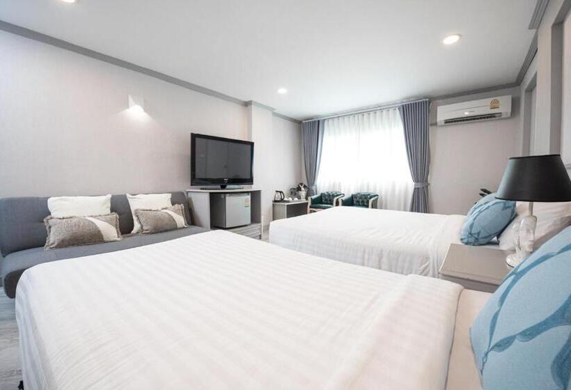 חדר משפחתי, Chaipat