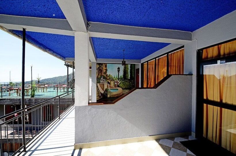 디럭스 룸, Ella Mount Heaven