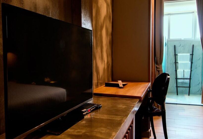 小型套房, Kroque Boutique & Bistro