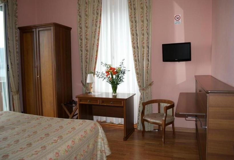 חדר סטנדרט לשלושה עם מרפסת, La Giara