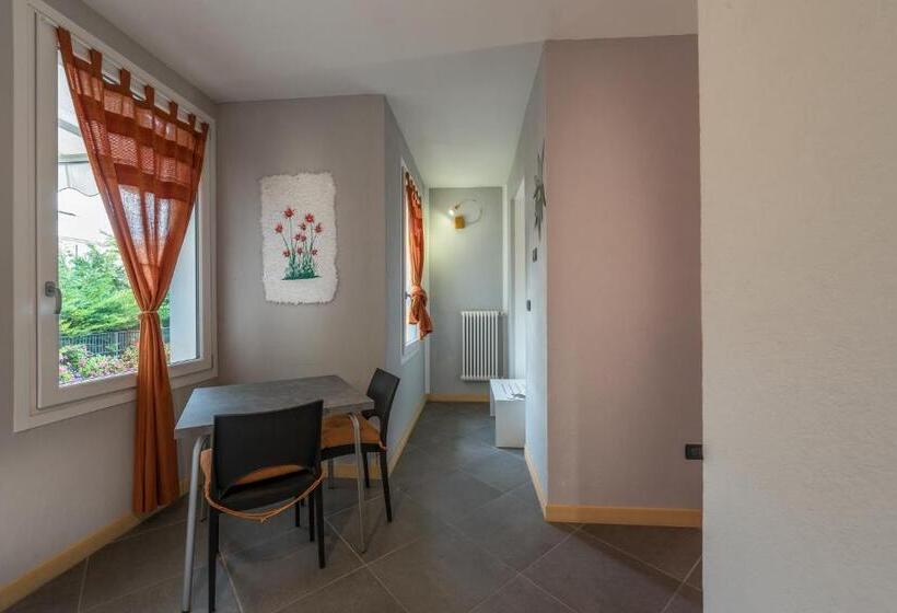 スタンダードスタジオ, La Pajassa