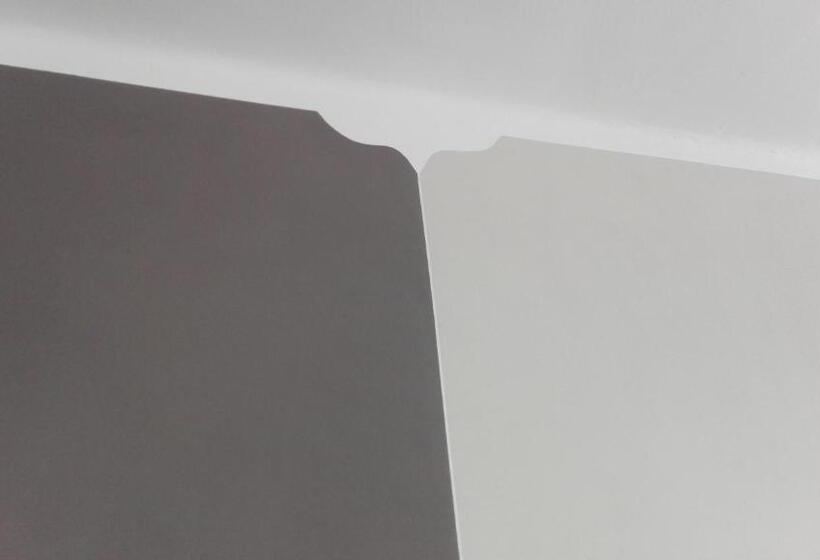 ファミリーステューディオ, La Pajassa