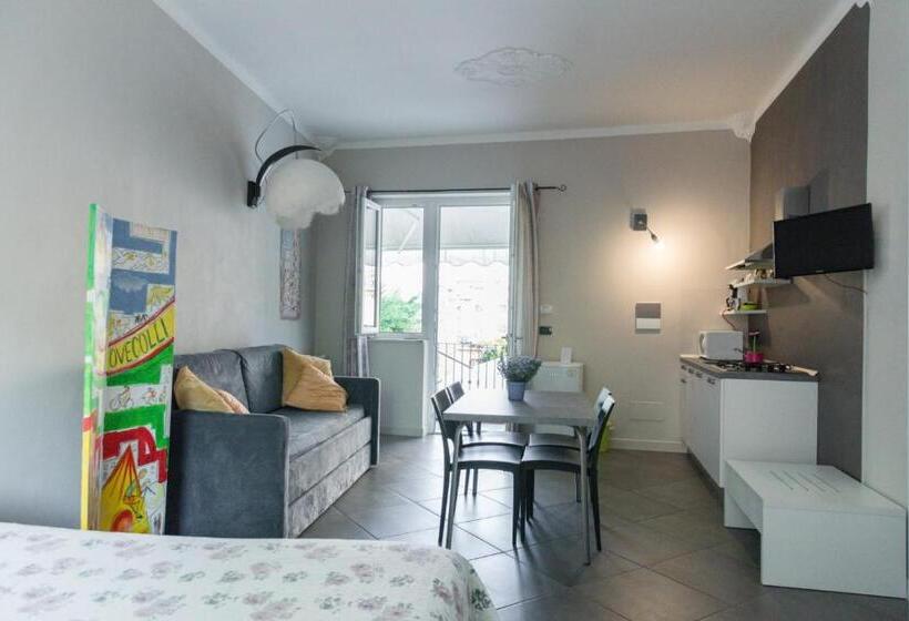 ファミリーステューディオ, La Pajassa