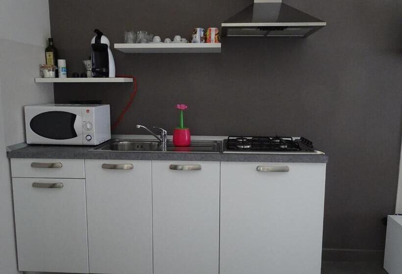 ファミリーステューディオ, La Pajassa