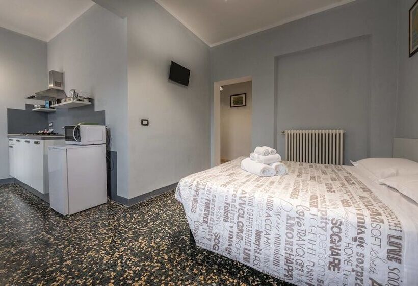 ファミリーステューディオ, La Pajassa