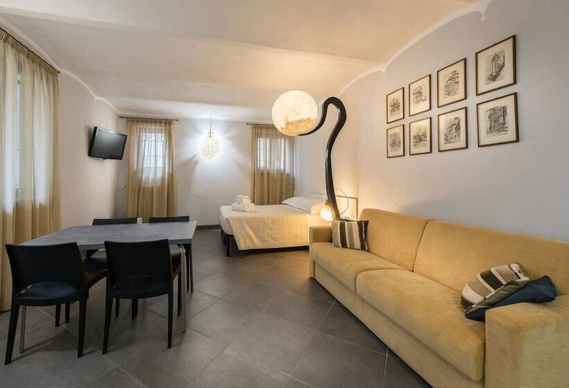 スタンダードスタジオ, La Pajassa