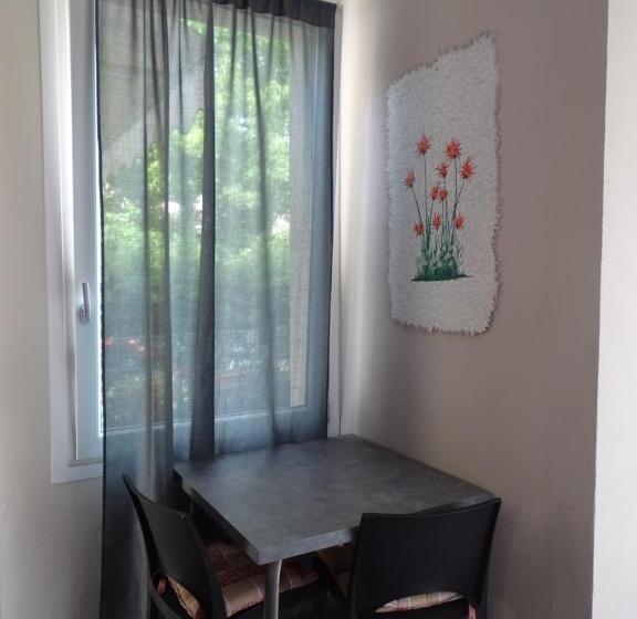 スタンダードスタジオ, La Pajassa