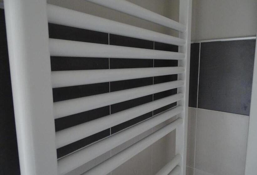 ファミリーステューディオ, La Pajassa