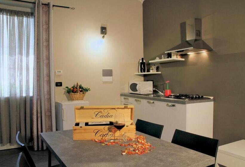 ファミリーステューディオ, La Pajassa