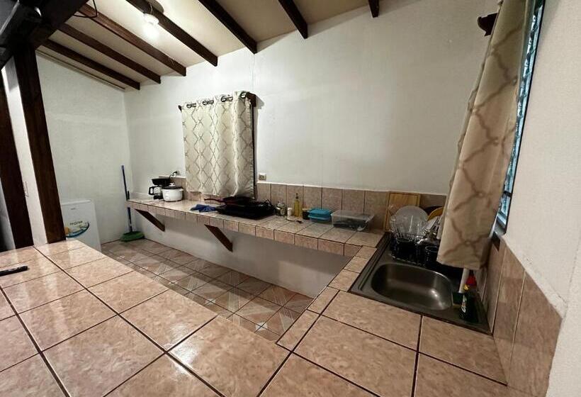 家庭间, Loma Real Hot Springs Bed & Breakfast