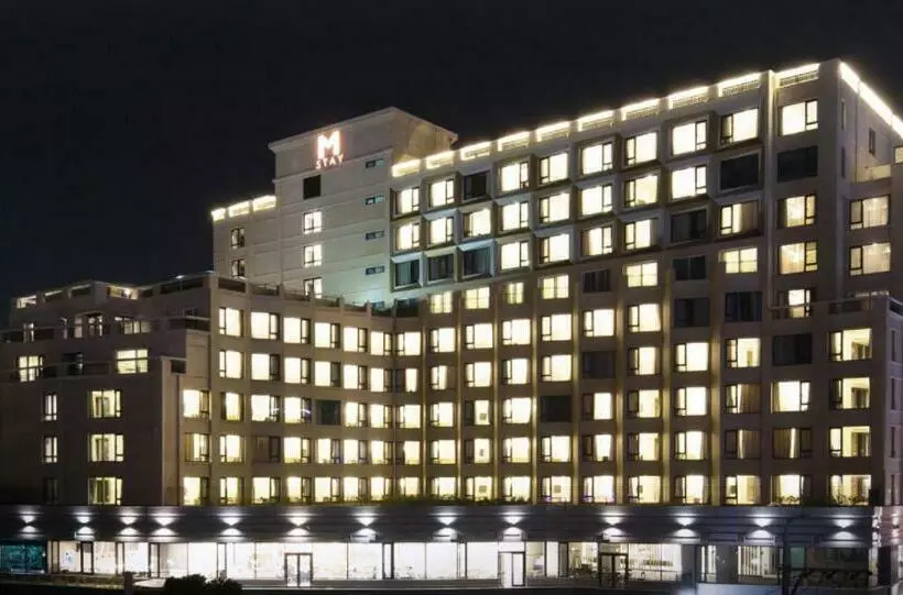 اتاق لوکس, Mstay
