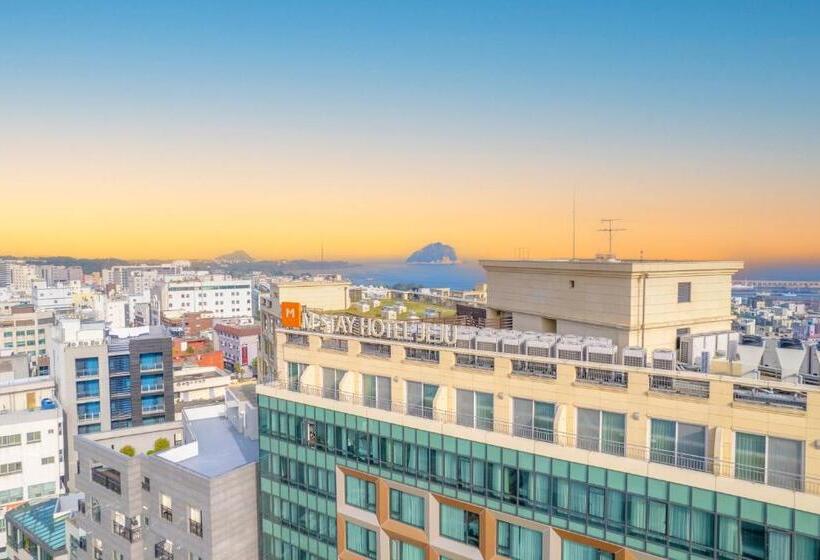 Номер Deluxe, Mstay