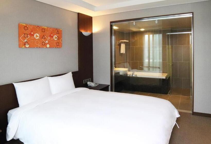 Президентский Люкс, Mstay