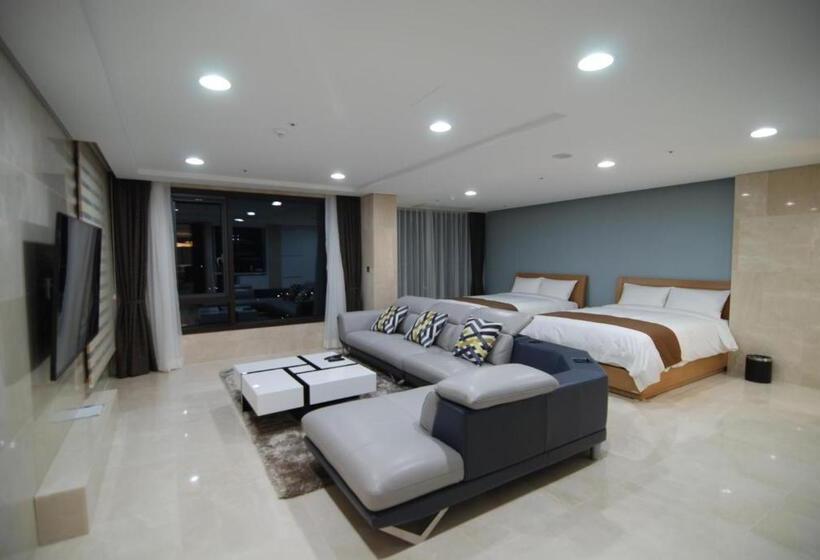 Президентский Люкс, Mstay