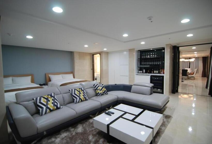 Президентский Люкс, Mstay