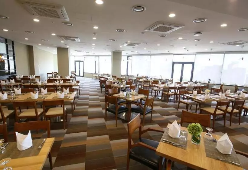 اتاق لوکس خانوادگی, Mstay