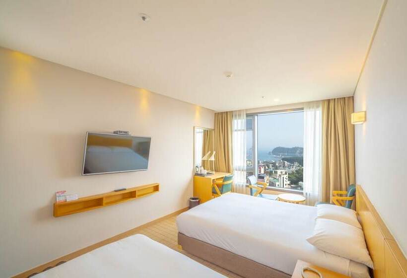 Номер Deluxe, Mstay