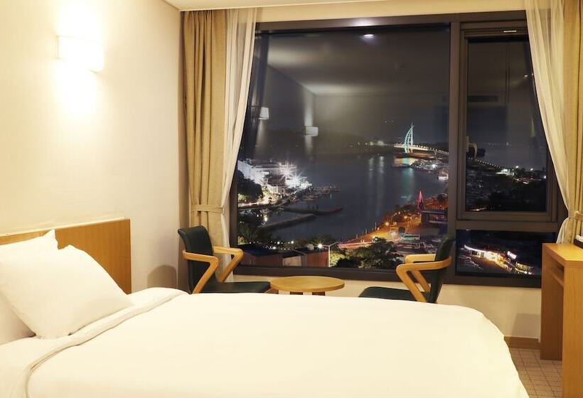 Номер Deluxe, Mstay