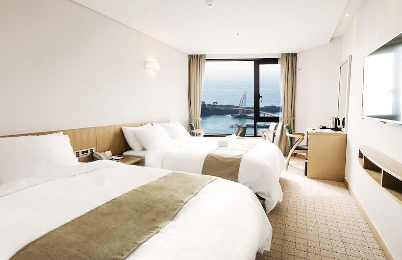 Номер Deluxe, Mstay