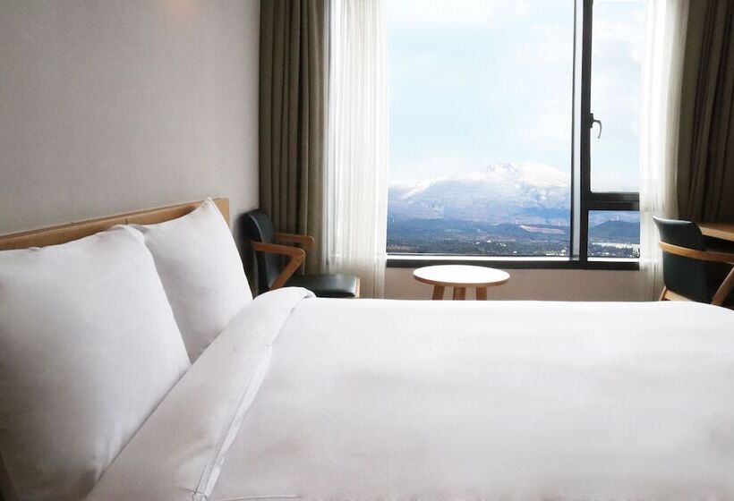 Номер Deluxe, Mstay