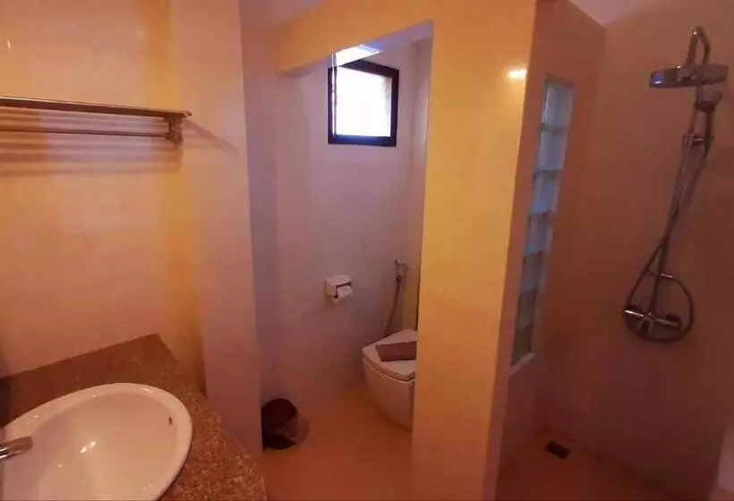 バルコニー付きスタンダードルーム, Pakhongthong Villa