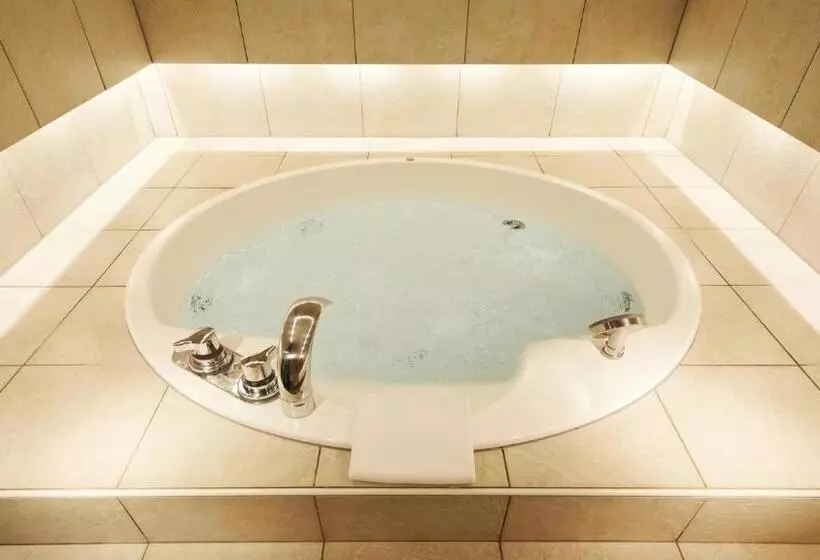 اتاق لوکس با وان آب گرم, Relax Resort
