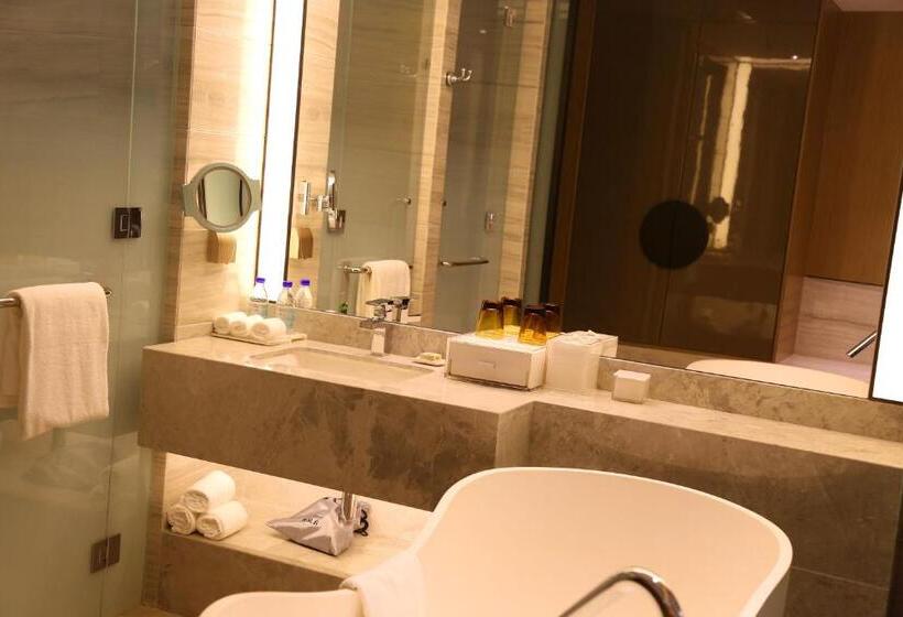 Номер Премиум Вид на Озеро, Renaissance Suzhou Wujiang