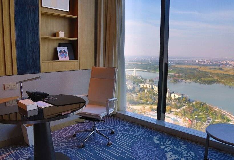 Номер Премиум Вид на Озеро, Renaissance Suzhou Wujiang