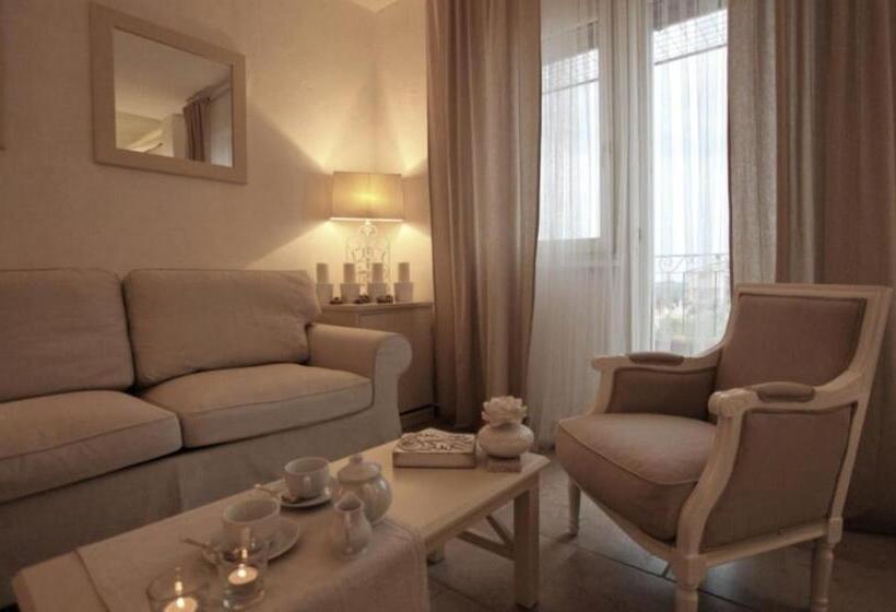 バルコニー付きデラックスルーム, Le Nicchie Guest House