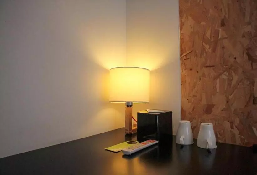 اتاق استاندارد, Light Hostel