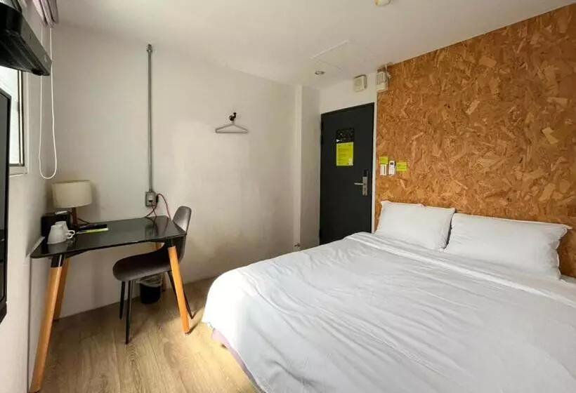اتاق استاندارد, Light Hostel
