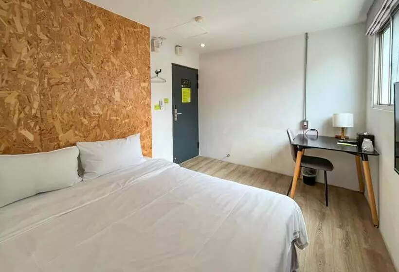 اتاق استاندارد, Light Hostel