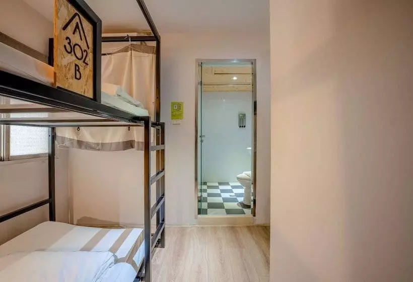 اتاق اکونومی, Light Hostel