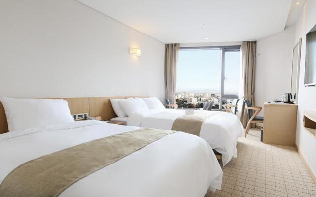 Номер Deluxe, Mstay