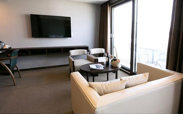 Президентский Люкс, Mstay