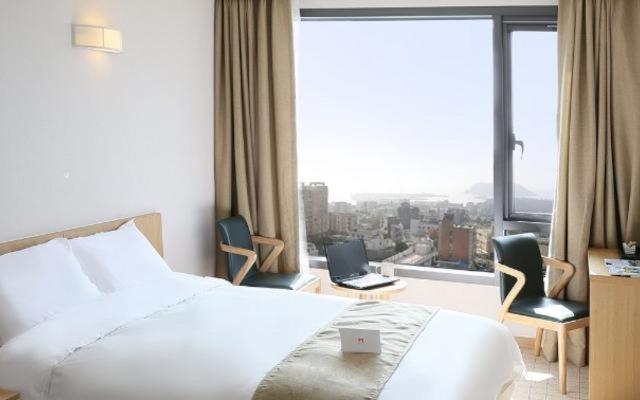 Номер Deluxe Вид на Море, Mstay