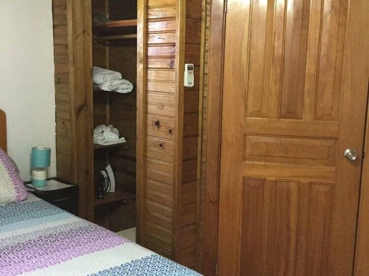 استودیوی استاندارد با تخت دو نفره بزرگ, Guava Grove Resort & Villas