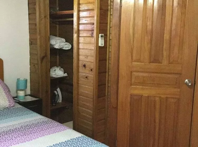 استودیوی استاندارد با تخت دو نفره بزرگ, Guava Grove Resort & Villas